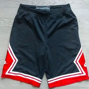 Black & Red Nike Basketball Shorts - Men's M